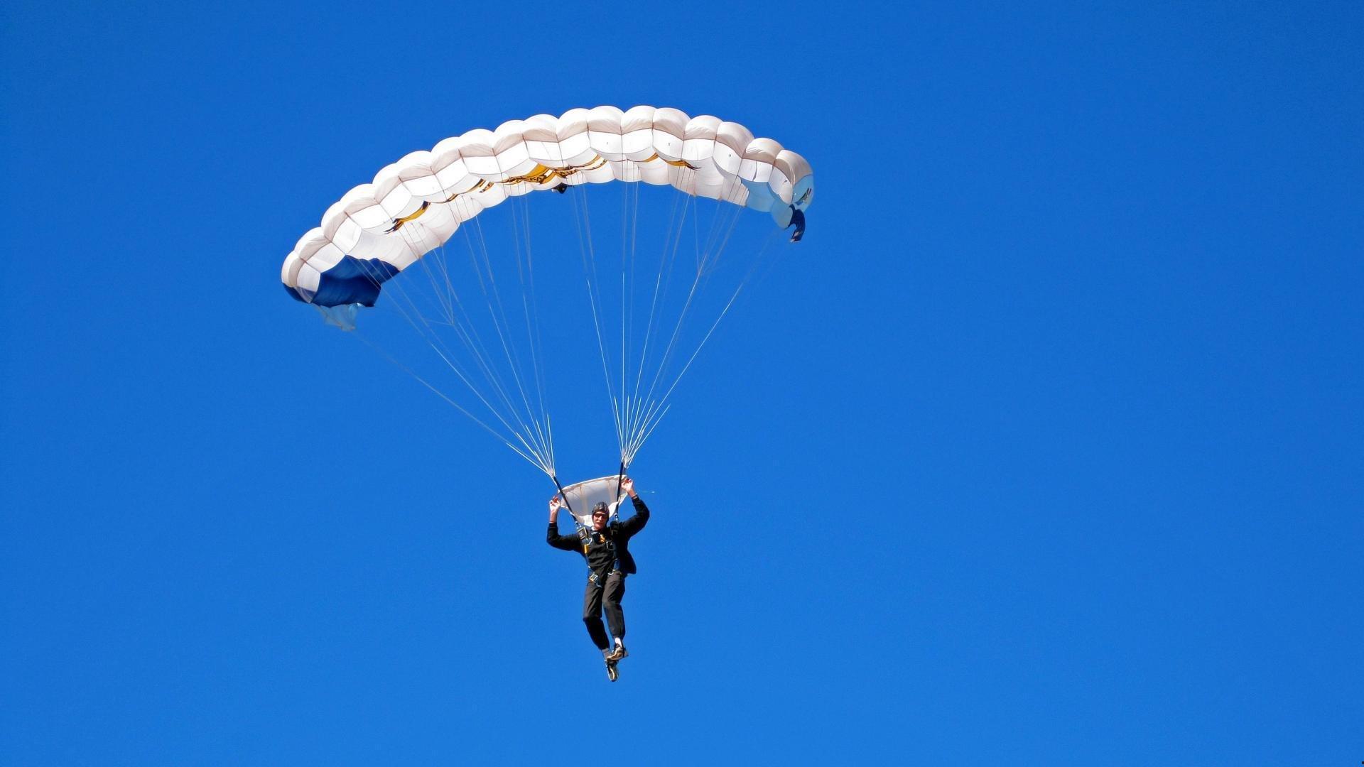 全国田径锦标赛跳远项目激烈角逐 新秀黑马逆袭夺冠
