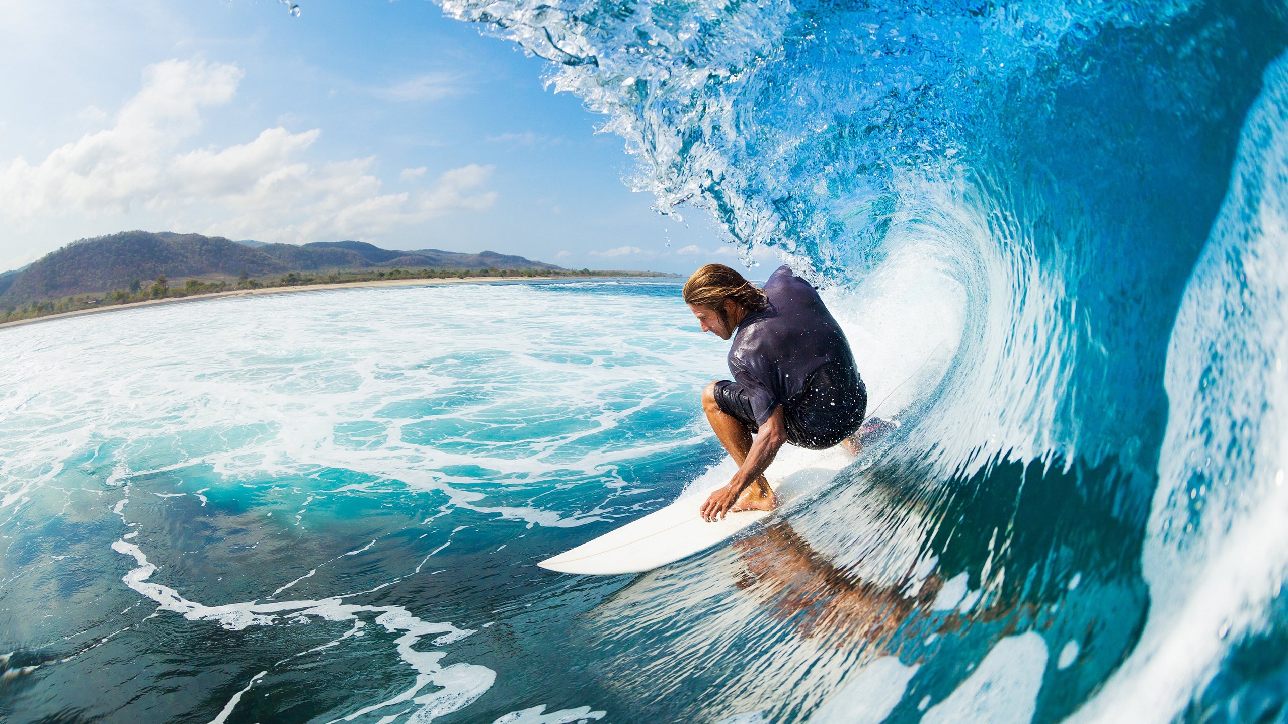 电竞产业蓬勃发展，全球赛事热度攀升，职业选手收入创新高